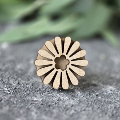 штамп вибійка на тканині квітка